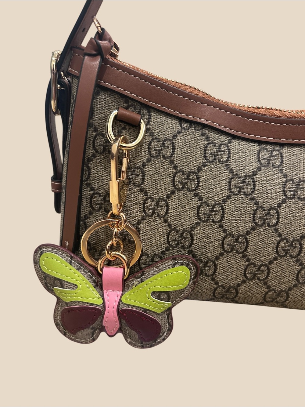 GG Supreme Brown Shoulder Bag with Multicolor Butterfly Charm - Picture 3 of 7
